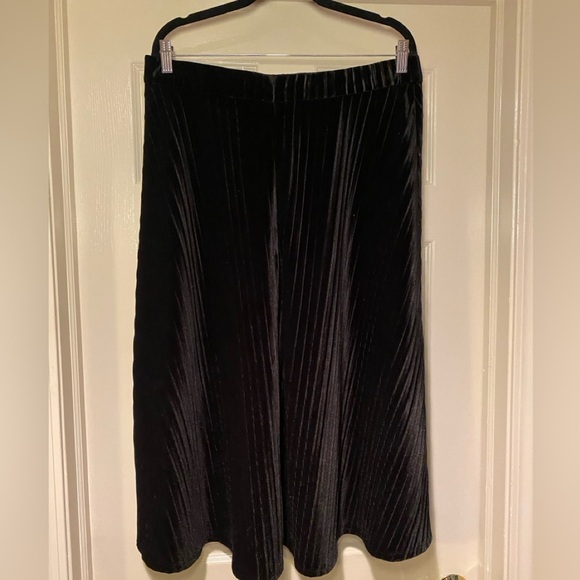 NWT Alexia Admor Black Velvet Pleated Midi Length Skirt Holiday Christmas - Picture 4 of 8